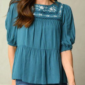 WOMEN'S EMBROIDERED FLORAL WITH EYELET DETAIL